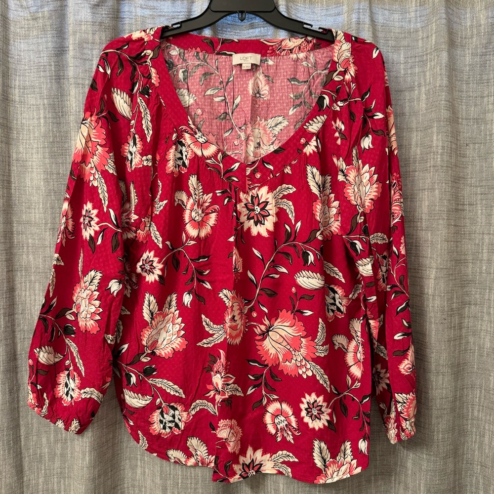 Bright pink top w flowers, Loft outlet XXL